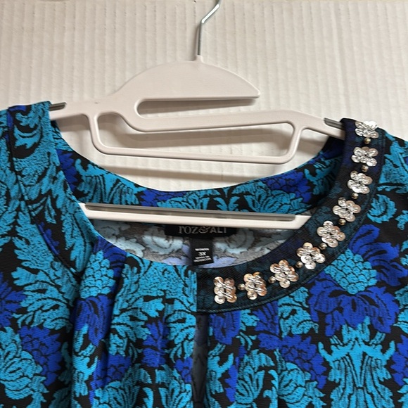 Roz & Ali Blue Sleeveless Top/Blouse Rhinestone Look At Neckline Size 3X - Picture 2 of 11